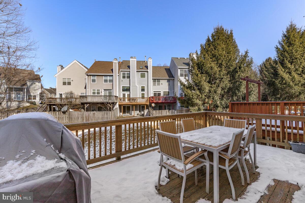 LAKE HALLOWELL - Residential