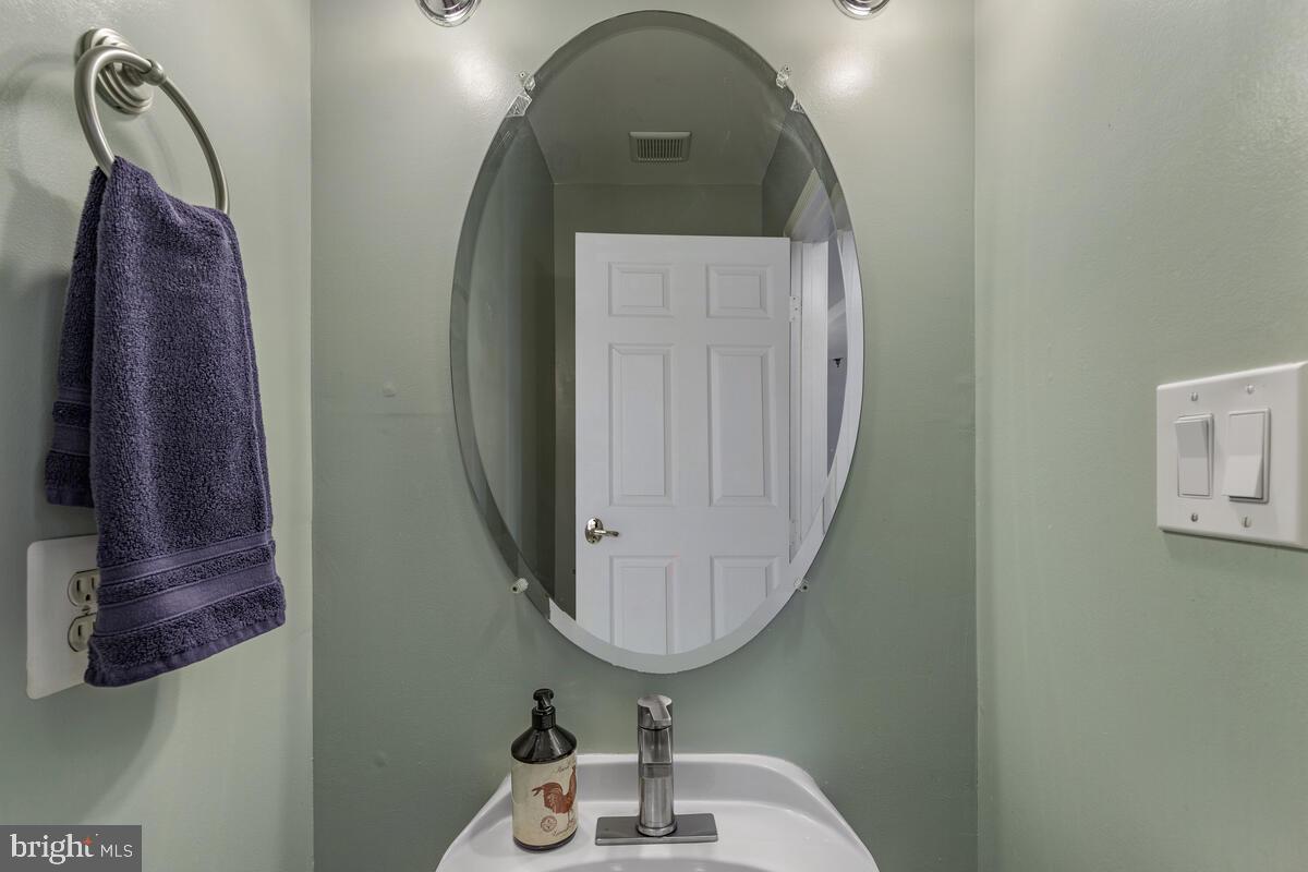 LAKE HALLOWELL - Residential