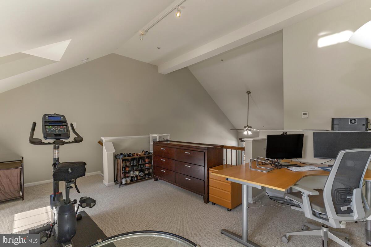 LAKE HALLOWELL - Residential