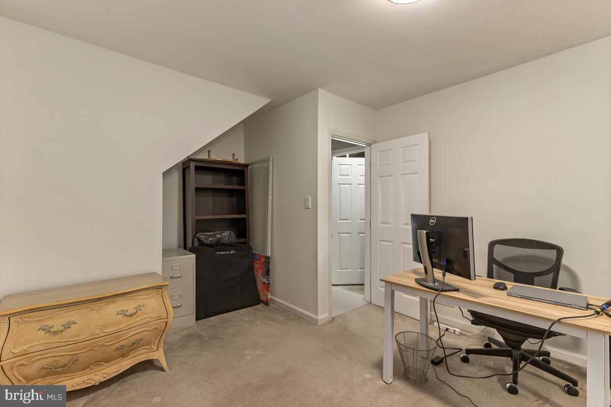 LAKE HALLOWELL - Residential