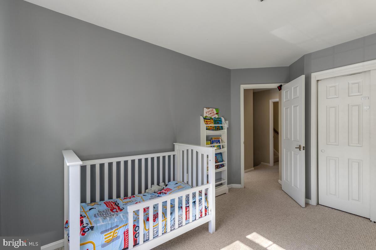 LAKE HALLOWELL - Residential