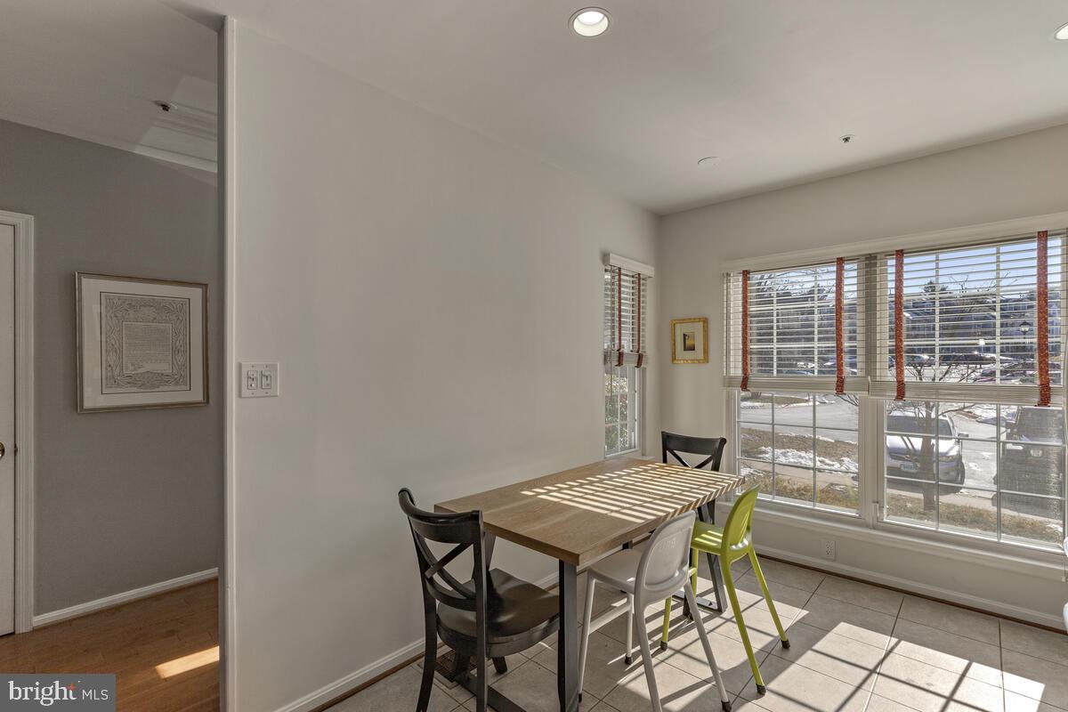 LAKE HALLOWELL - Residential