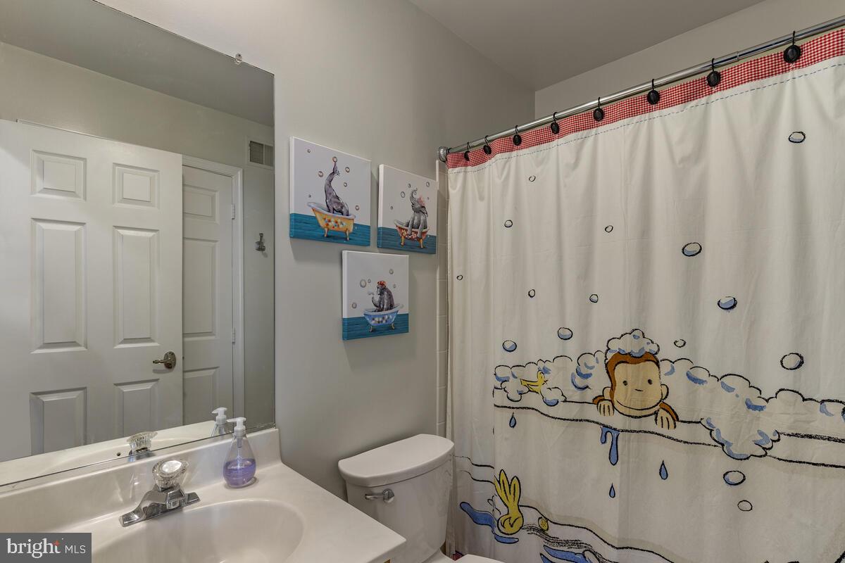 LAKE HALLOWELL - Residential