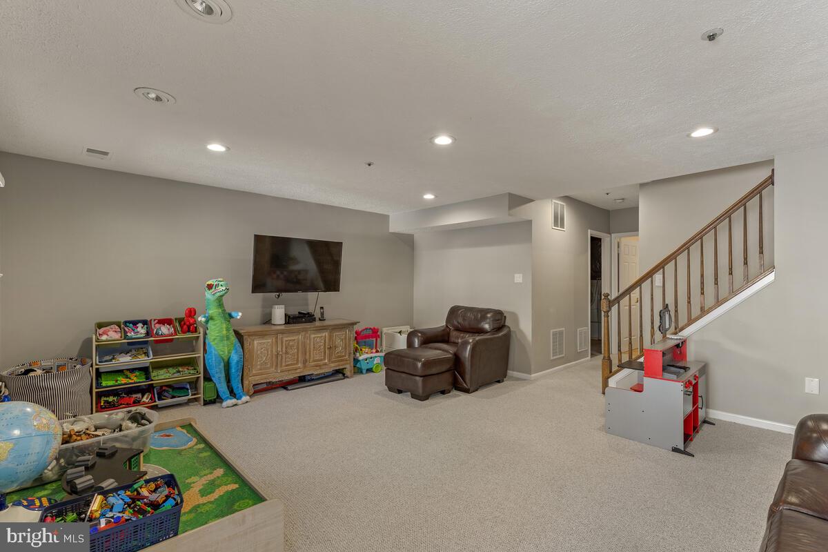 LAKE HALLOWELL - Residential