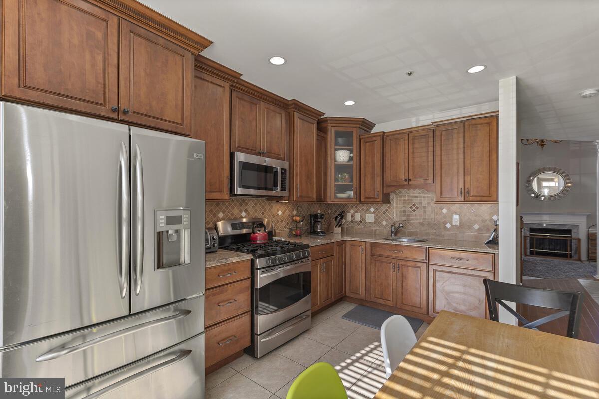 LAKE HALLOWELL - Residential