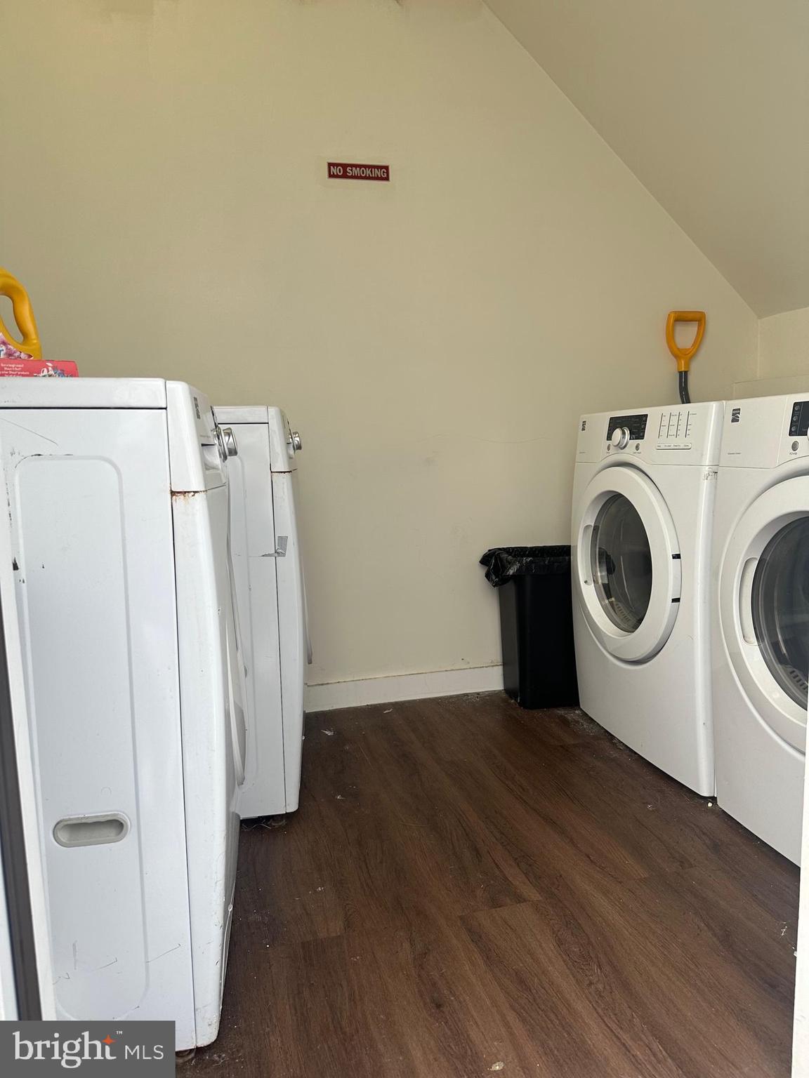 DOWNTOWN BRUNSWICK - Residential Lease