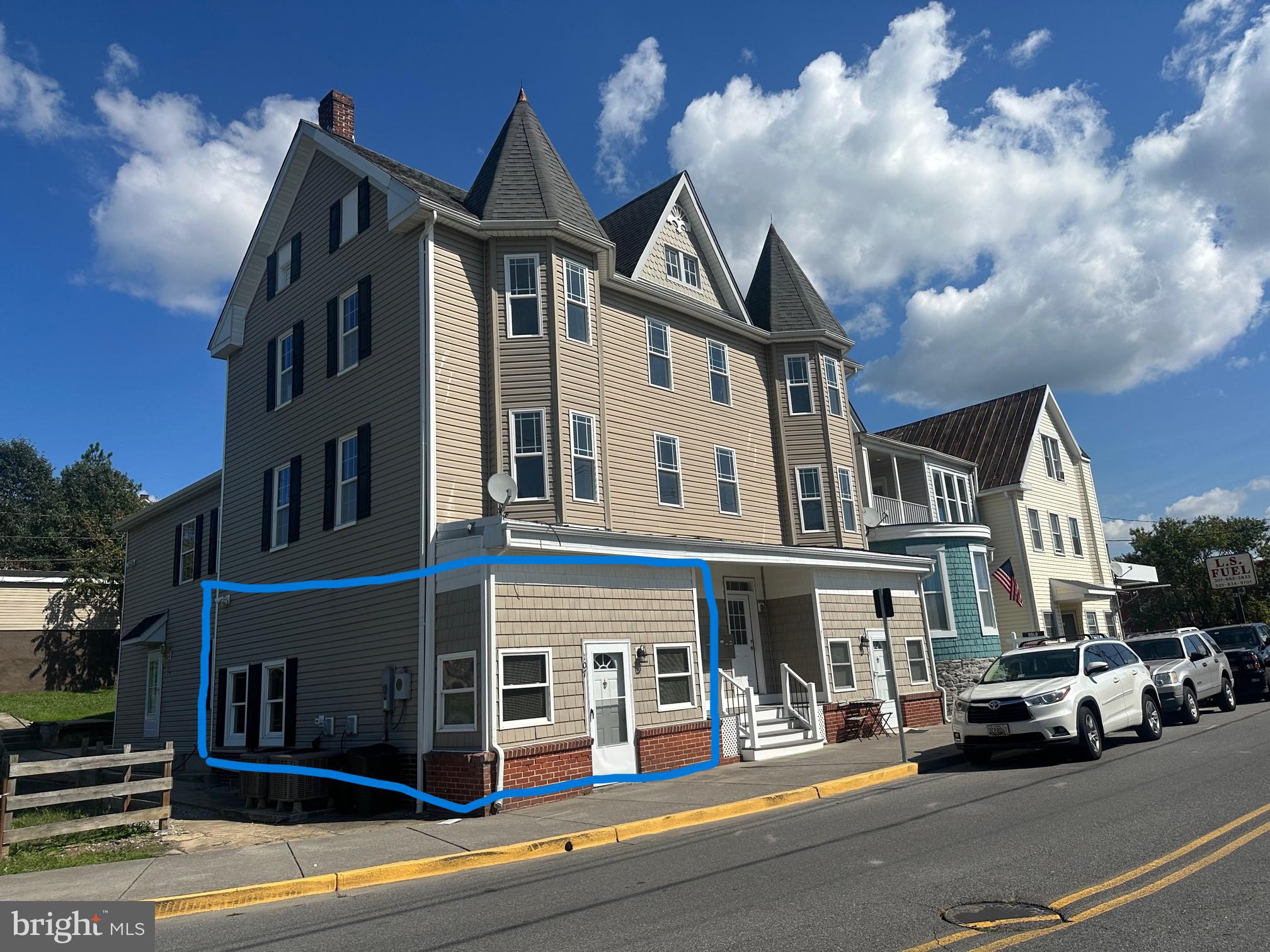 DOWNTOWN BRUNSWICK - Residential Lease