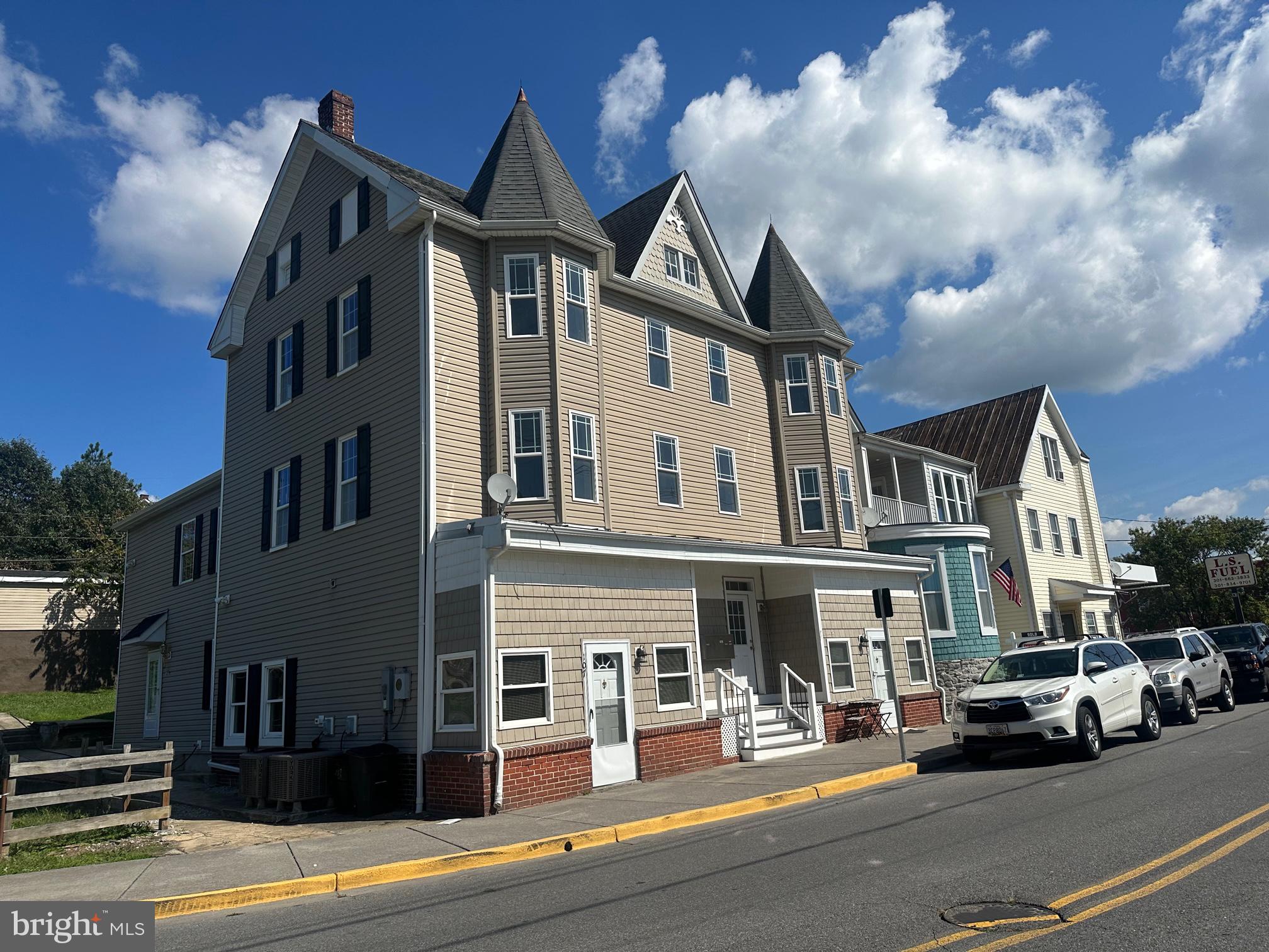 DOWNTOWN BRUNSWICK - Residential Lease