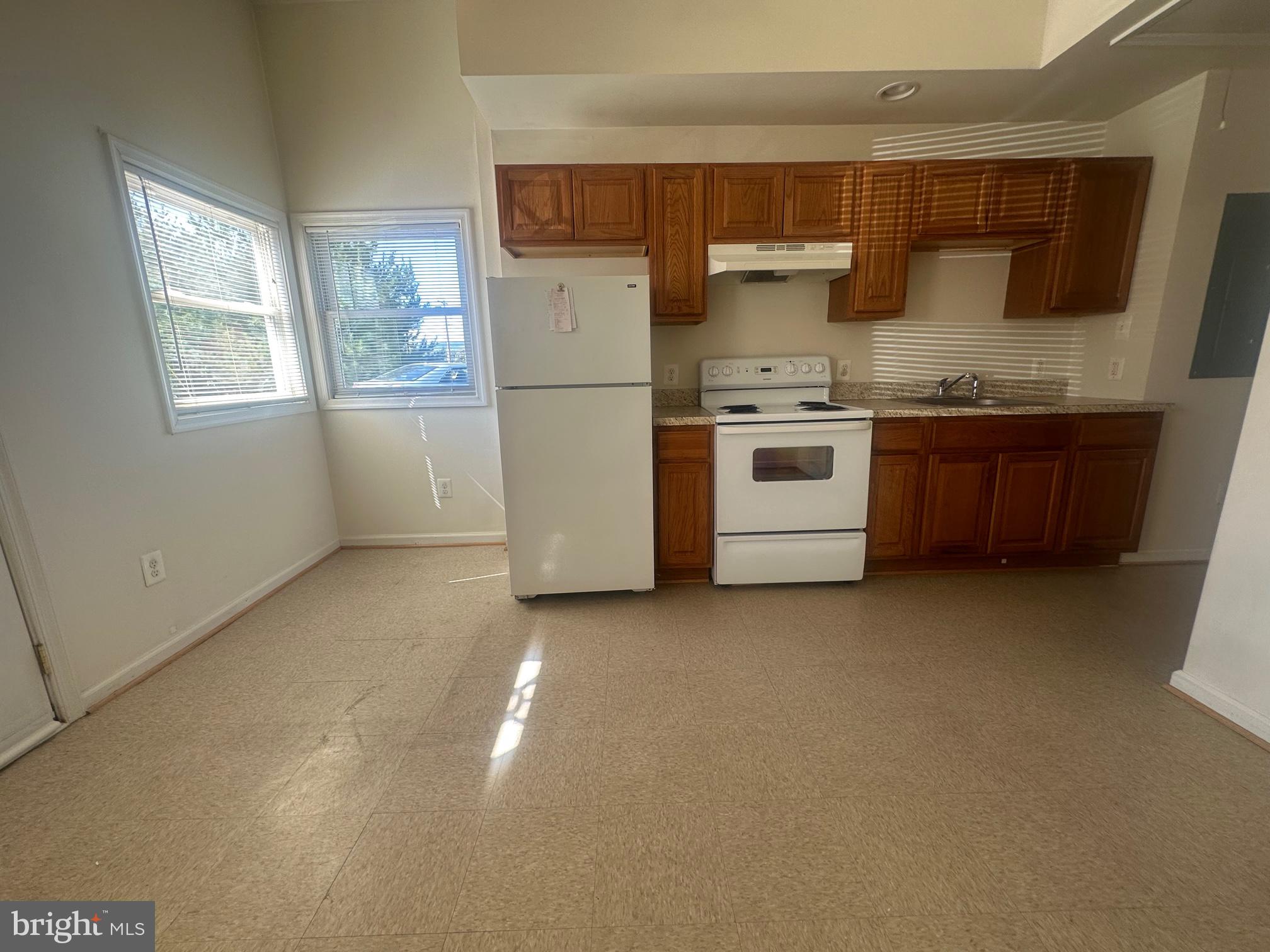 DOWNTOWN BRUNSWICK - Residential Lease