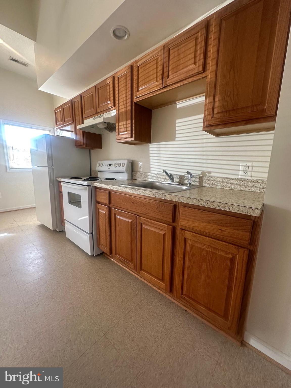 DOWNTOWN BRUNSWICK - Residential Lease