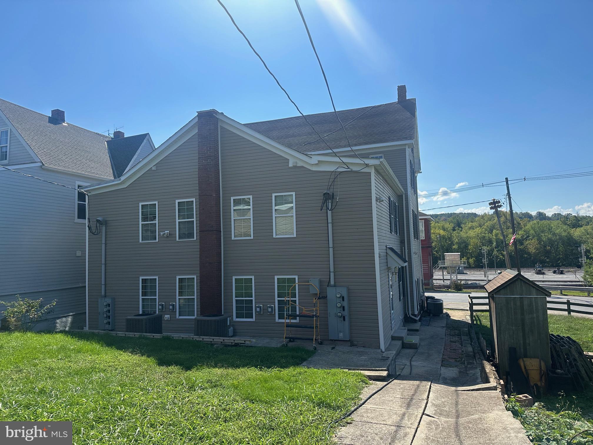 DOWNTOWN BRUNSWICK - Residential Lease