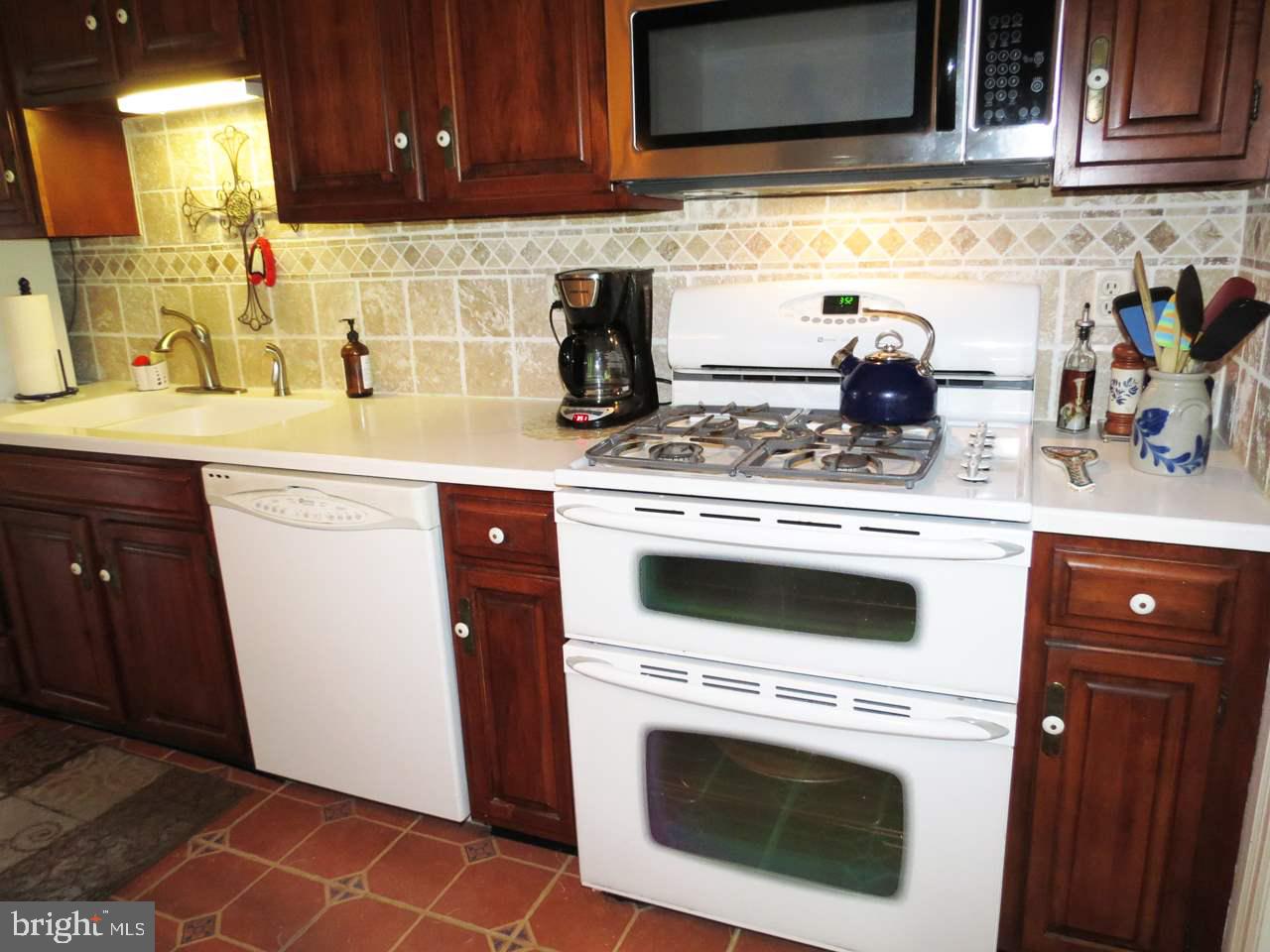 WILSHIRE HILLS - Residential