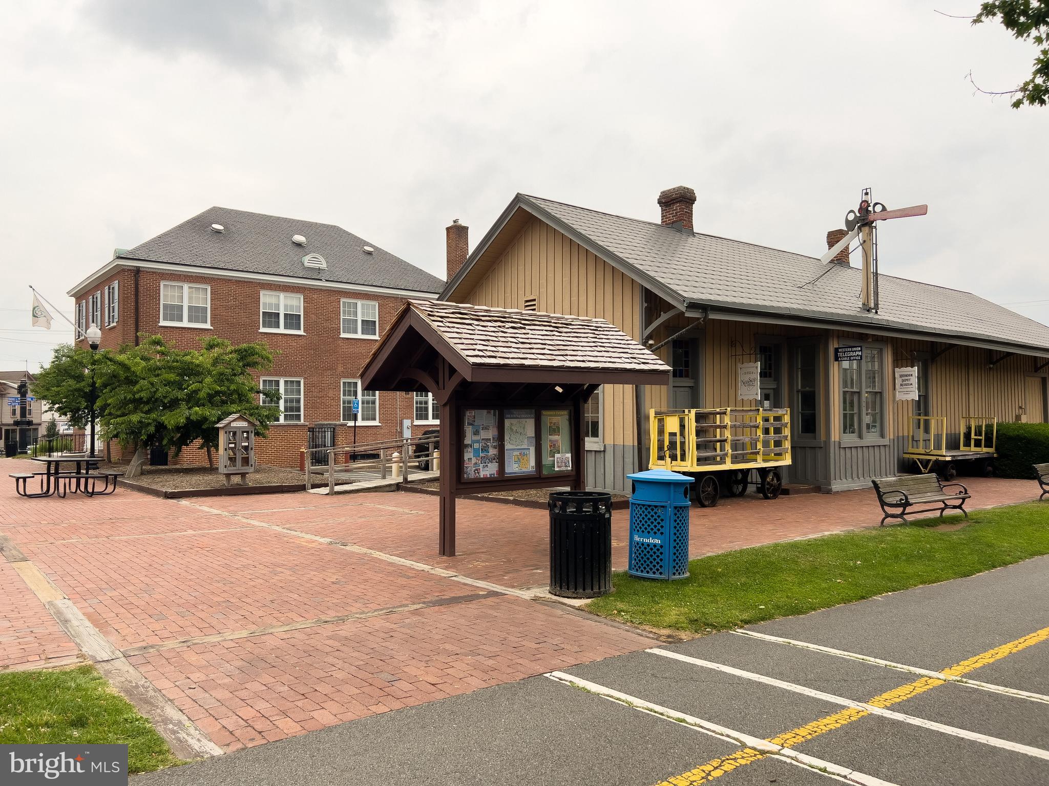 JEFFERSON MEWS - Residential