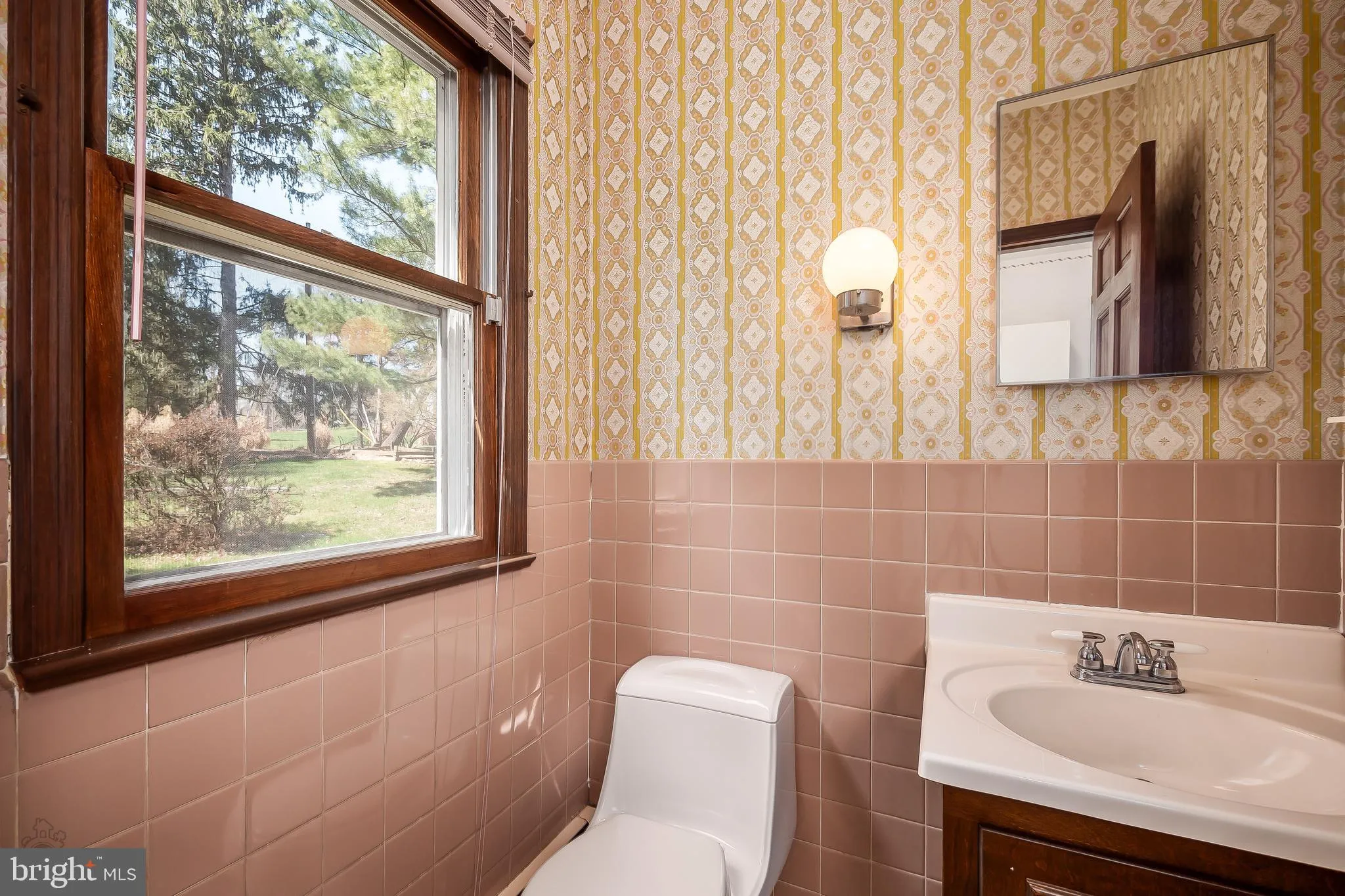 Bethlehem, Pennsylvania 18015, United States, 3 Bedrooms Bedrooms, ,4 BathroomsBathrooms,Residential,Pending,112082