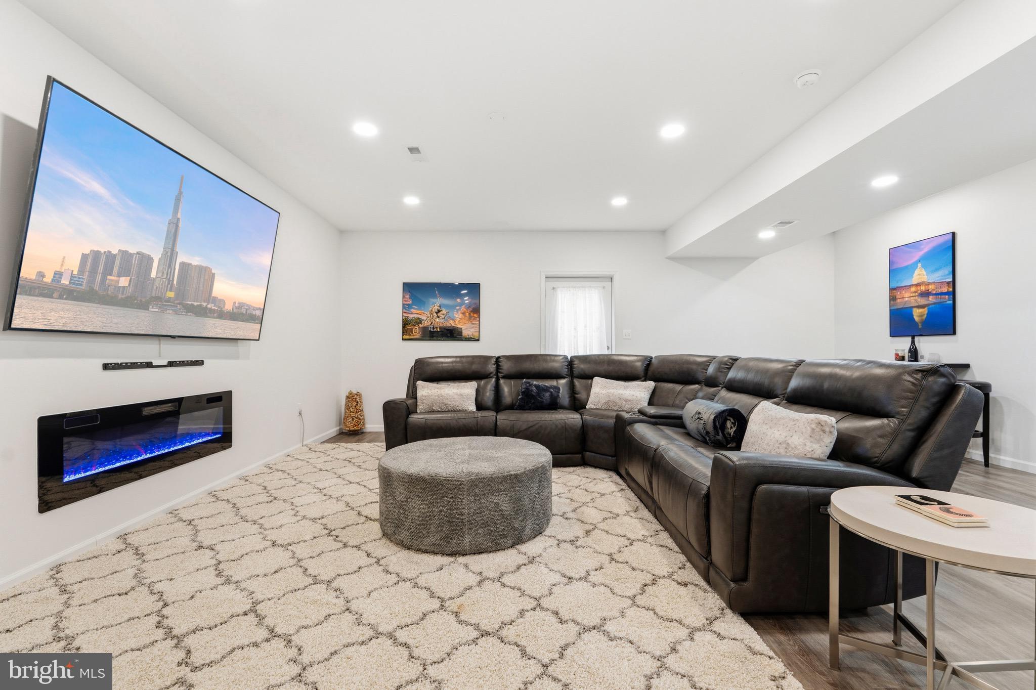LAUREL HILLS CROSSING - Residential