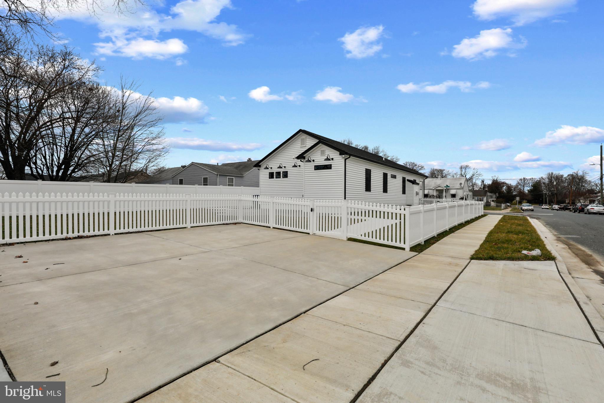 LYNDHURST - Residential