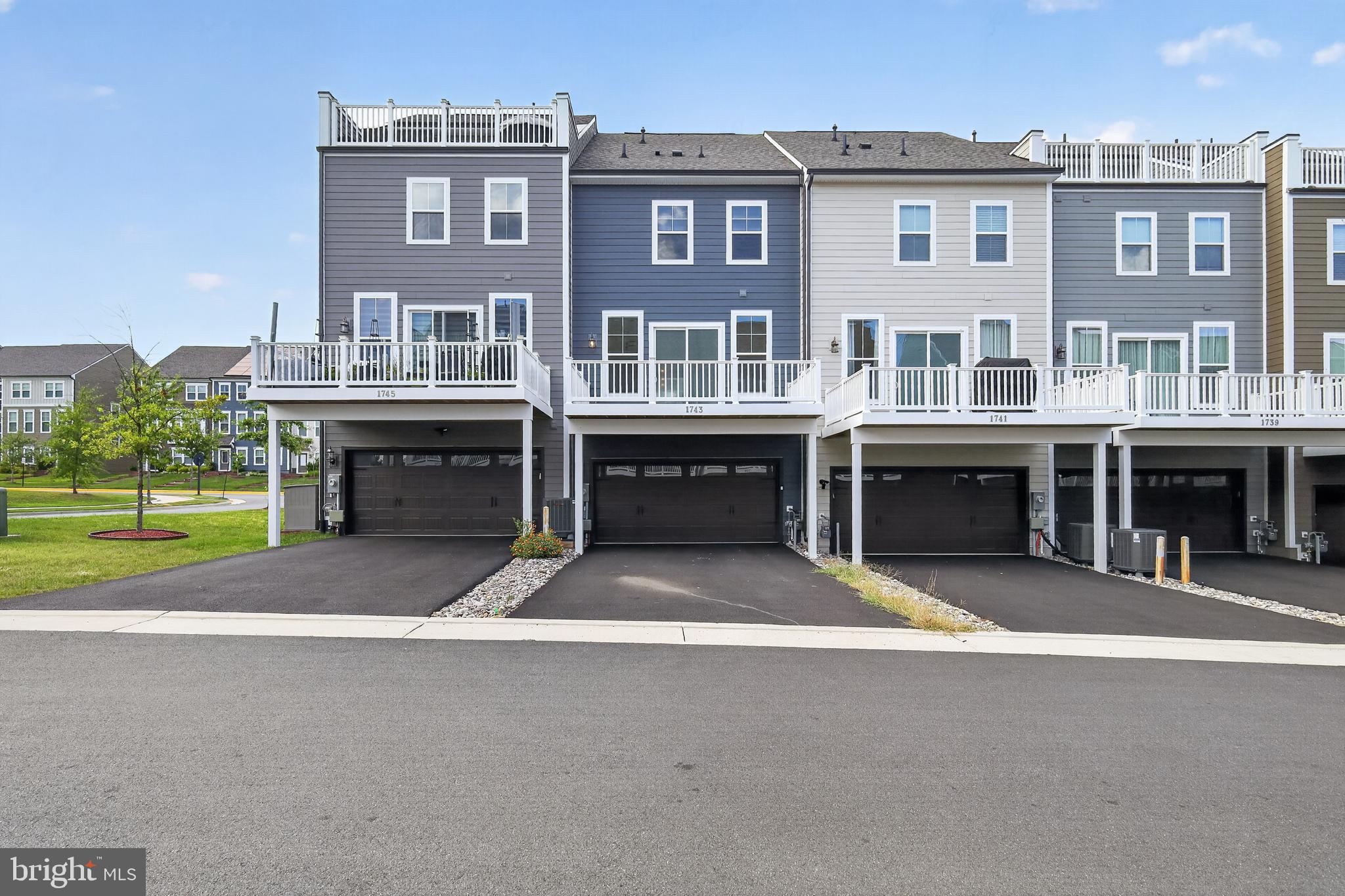 1743 AUTUMN MAPLE LEAF DRIVE