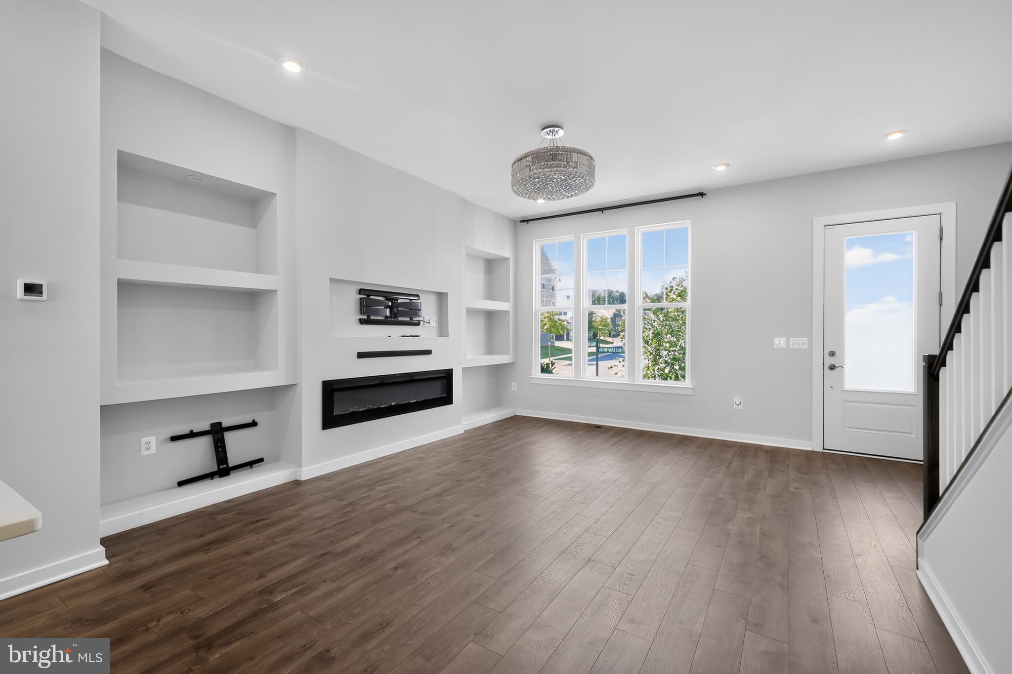 1743 AUTUMN MAPLE LEAF DRIVE