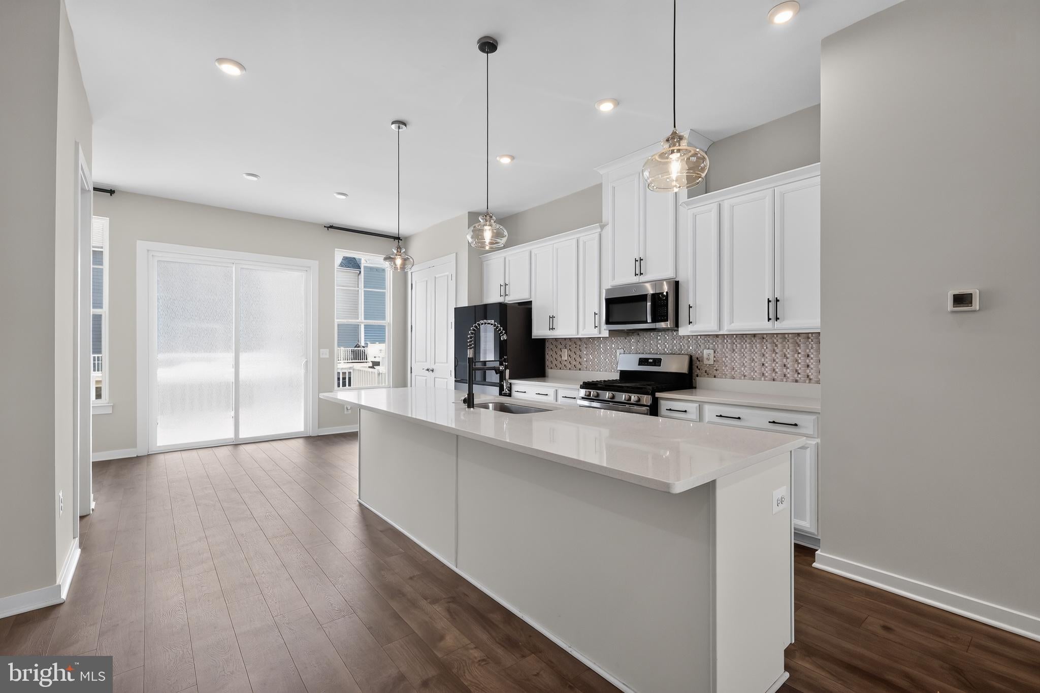1743 AUTUMN MAPLE LEAF DRIVE