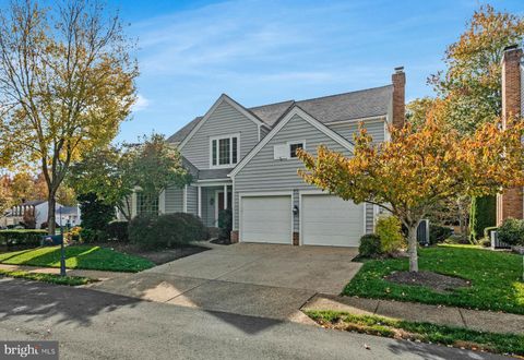 Photo of 9733 Hidden Valley Road, VIENNA, VA 22181 (MLS # VAFX2314930)