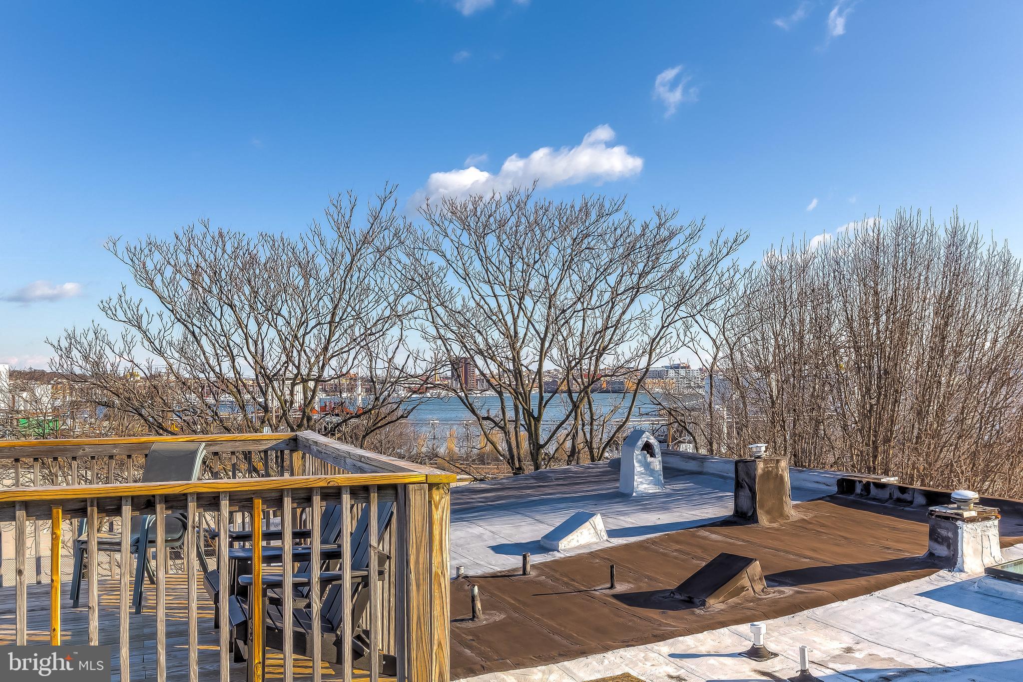 LOCUST POINT - Residential