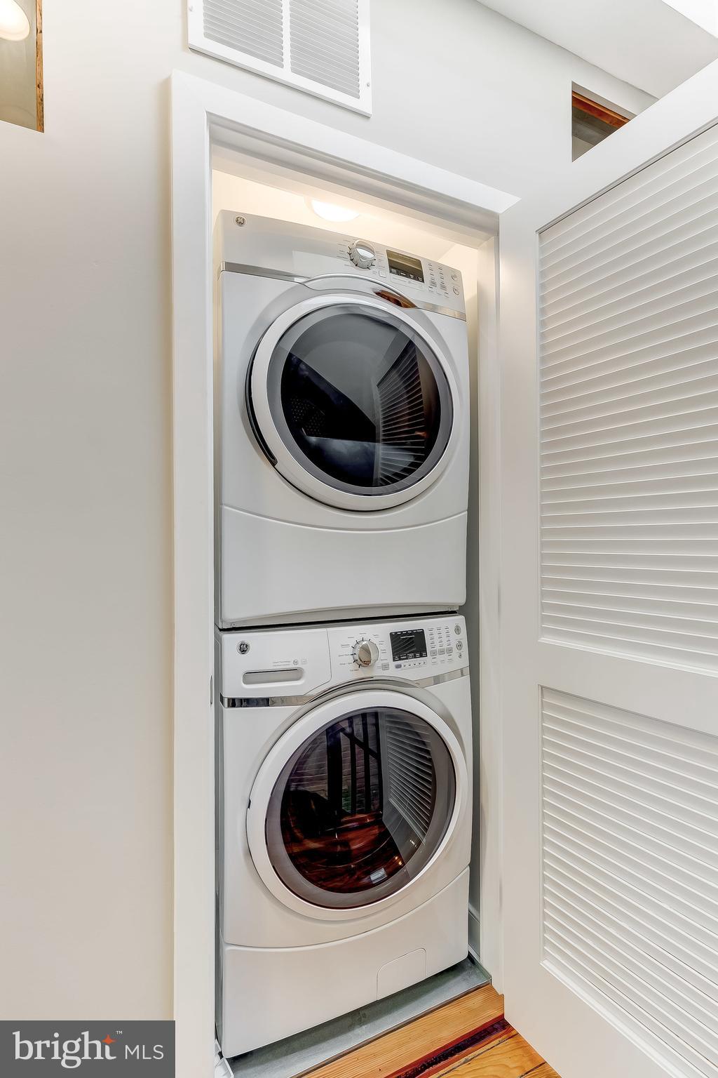 LOCUST POINT - Residential