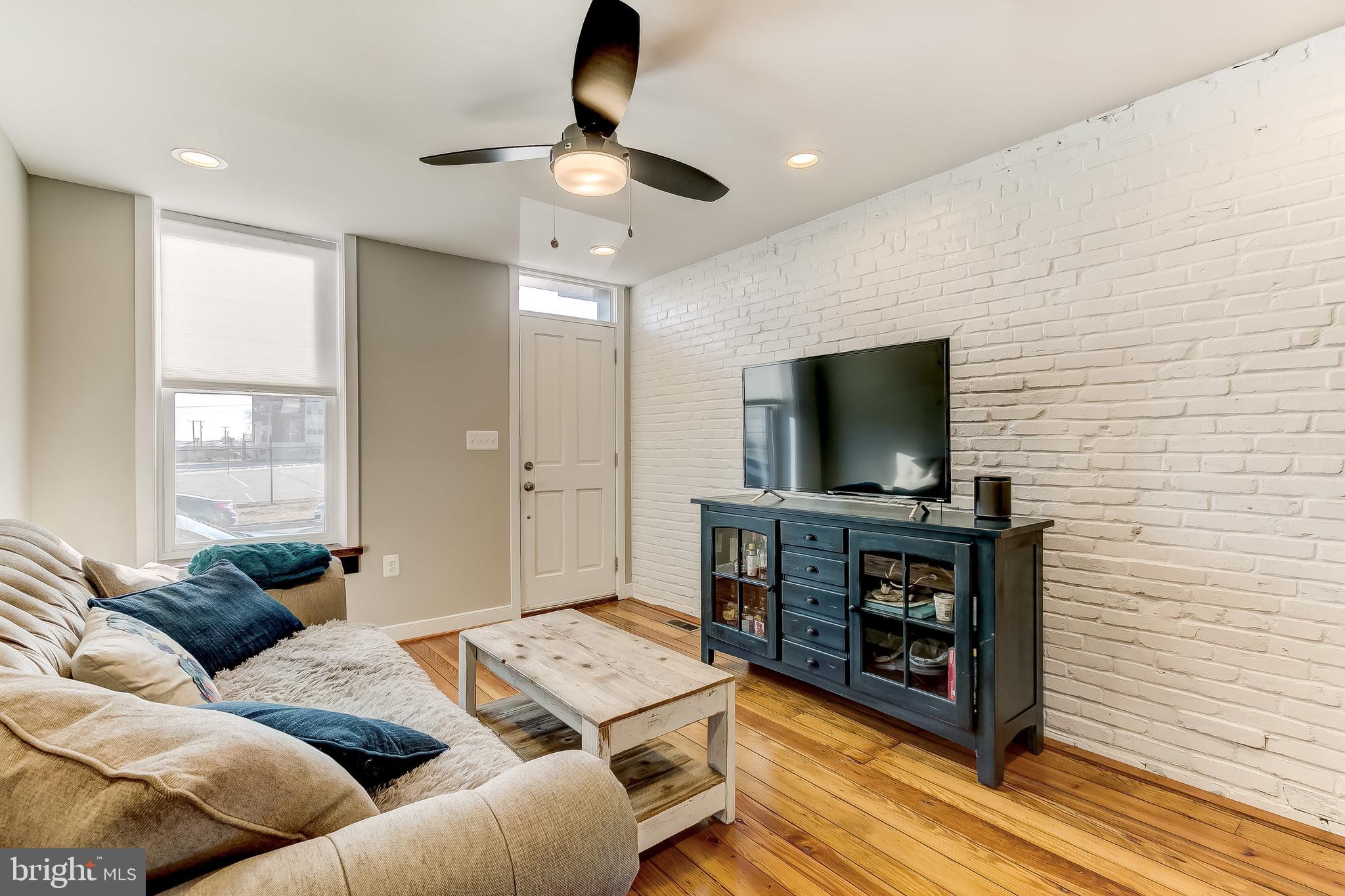 LOCUST POINT - Residential