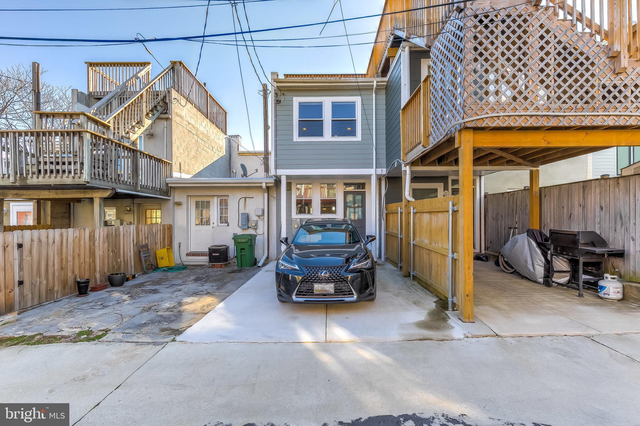 LOCUST POINT - Residential