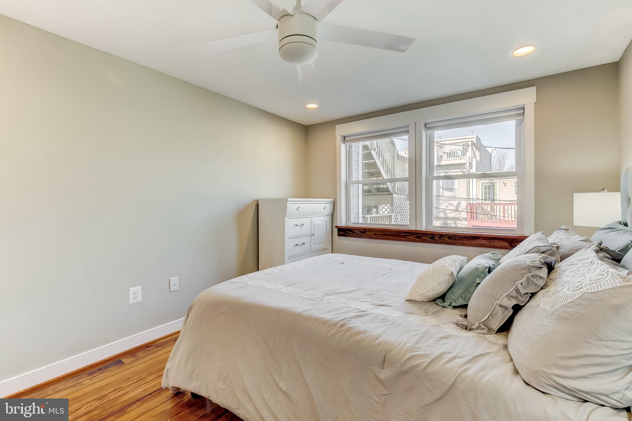 LOCUST POINT - Residential