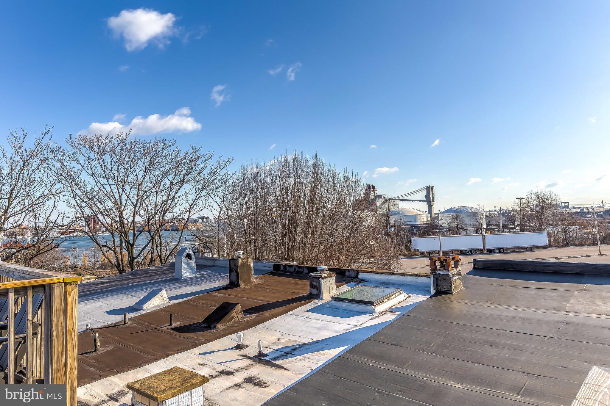 LOCUST POINT - Residential