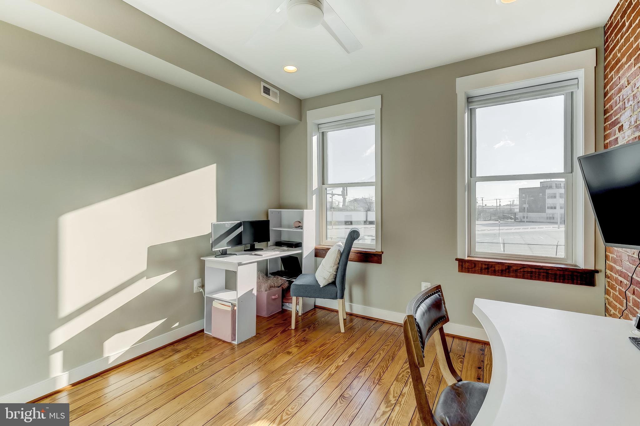 LOCUST POINT - Residential