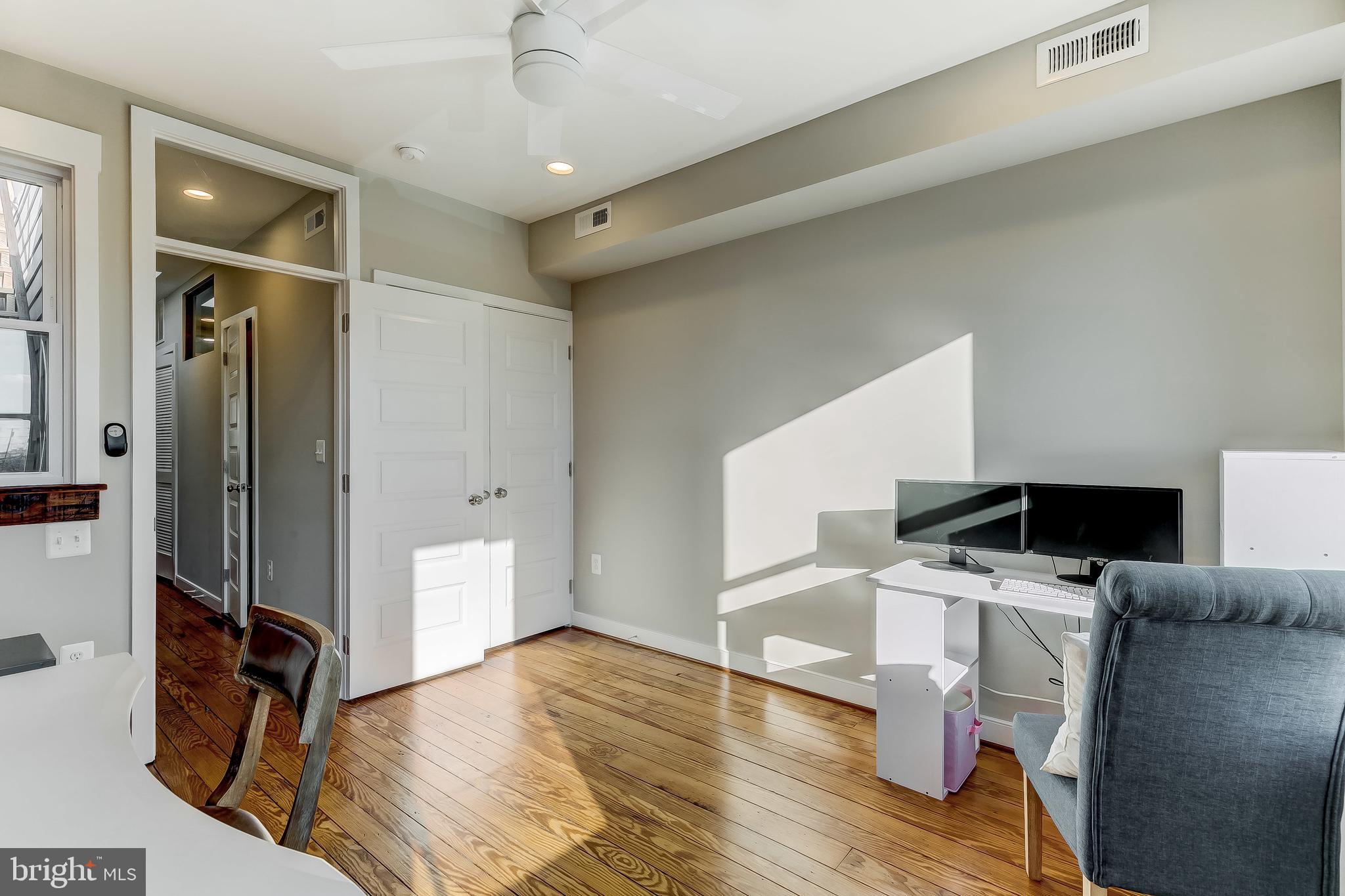 LOCUST POINT - Residential