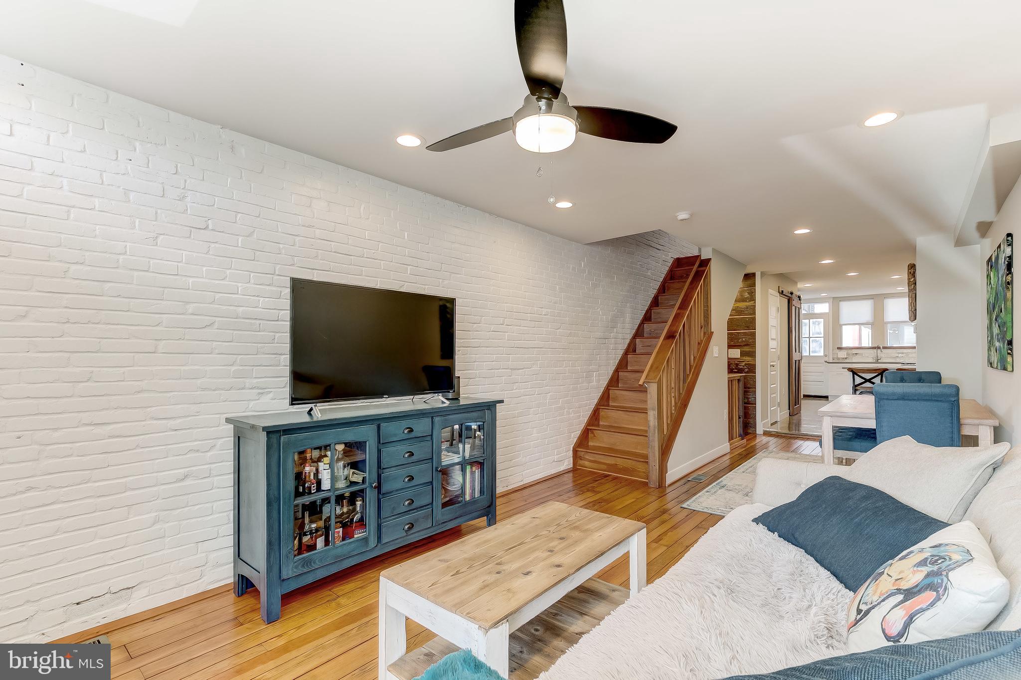 LOCUST POINT - Residential