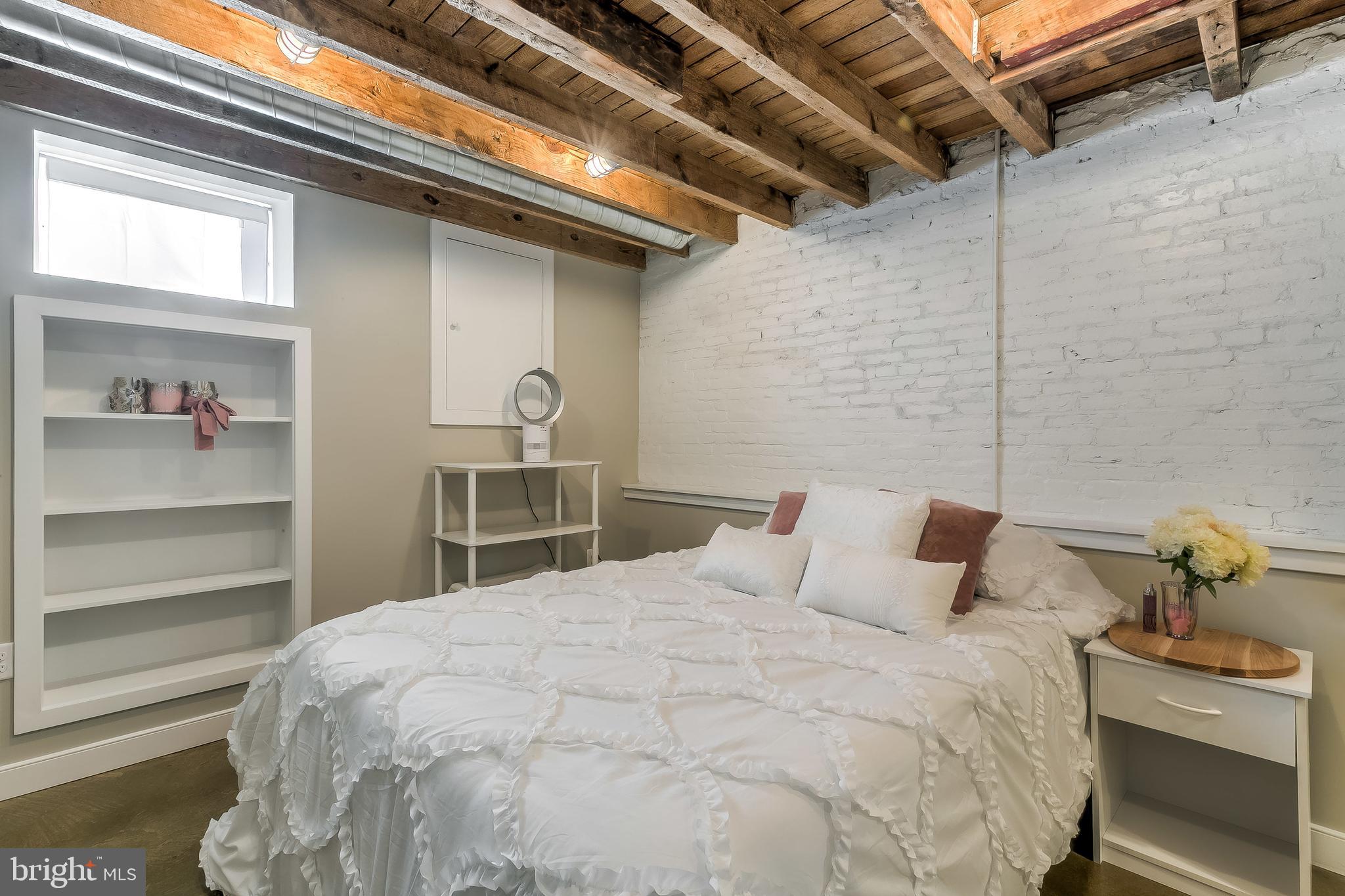 LOCUST POINT - Residential