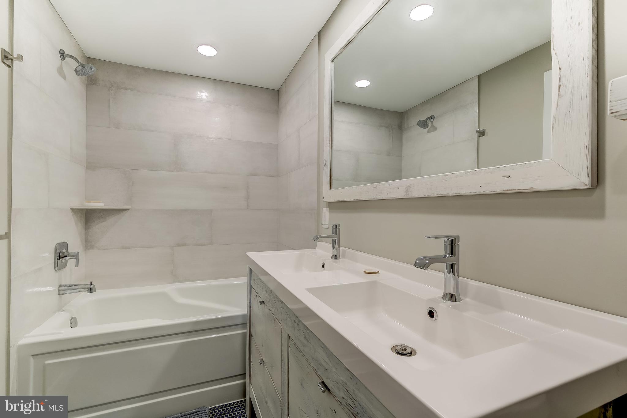 LOCUST POINT - Residential