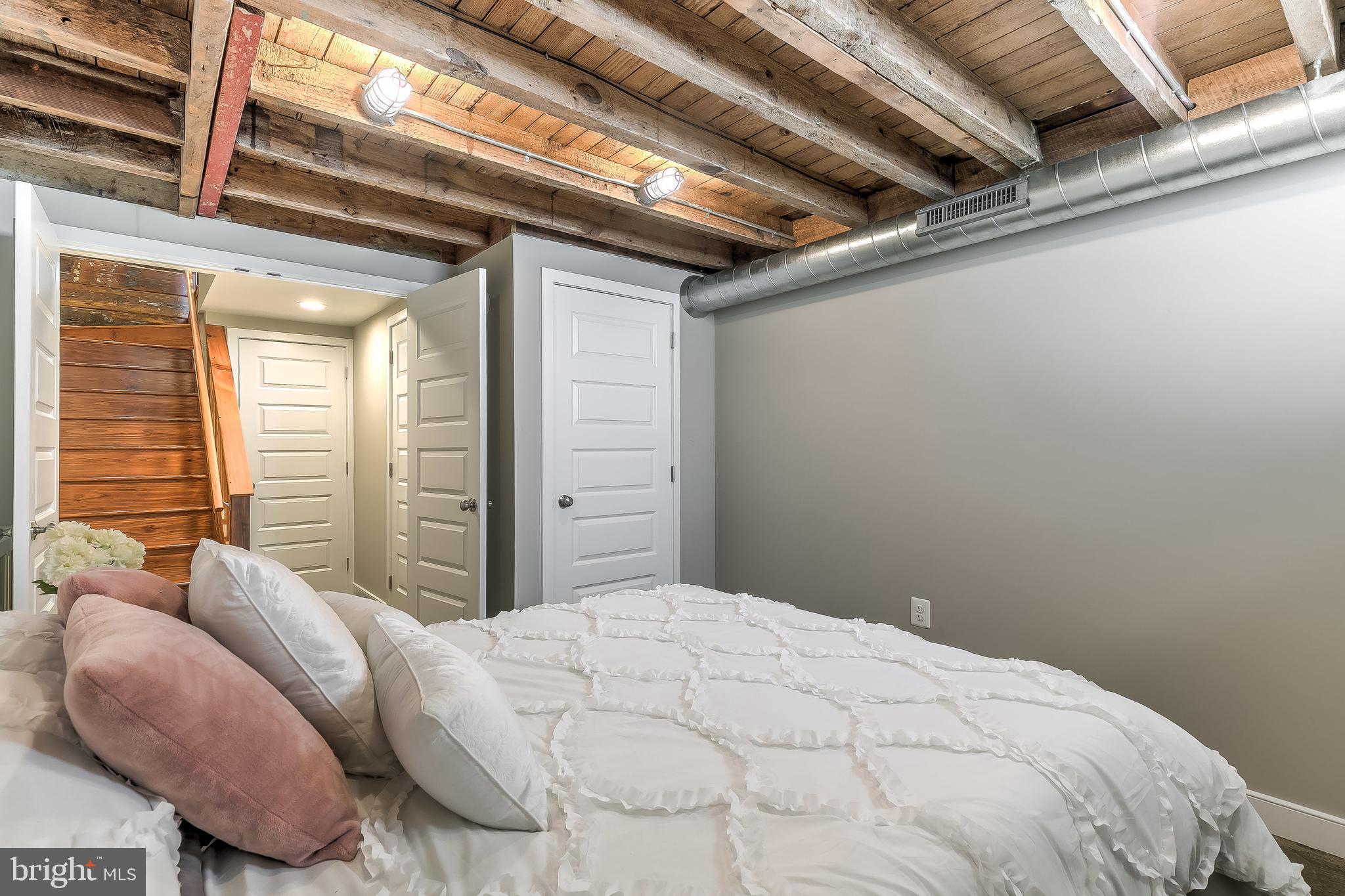 LOCUST POINT - Residential