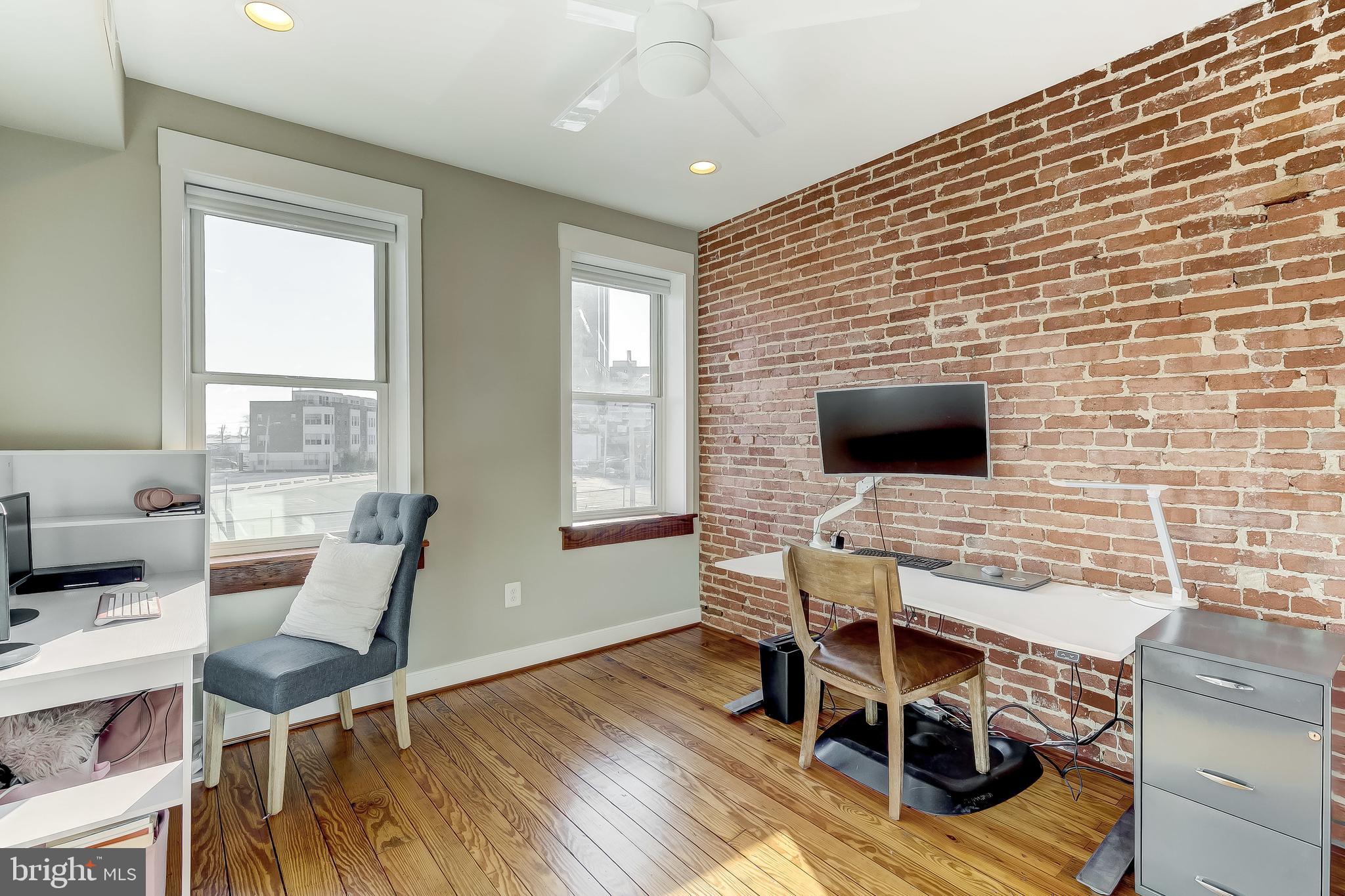 LOCUST POINT - Residential