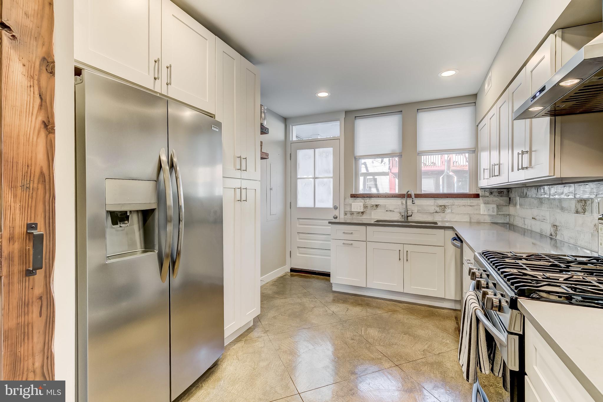 LOCUST POINT - Residential