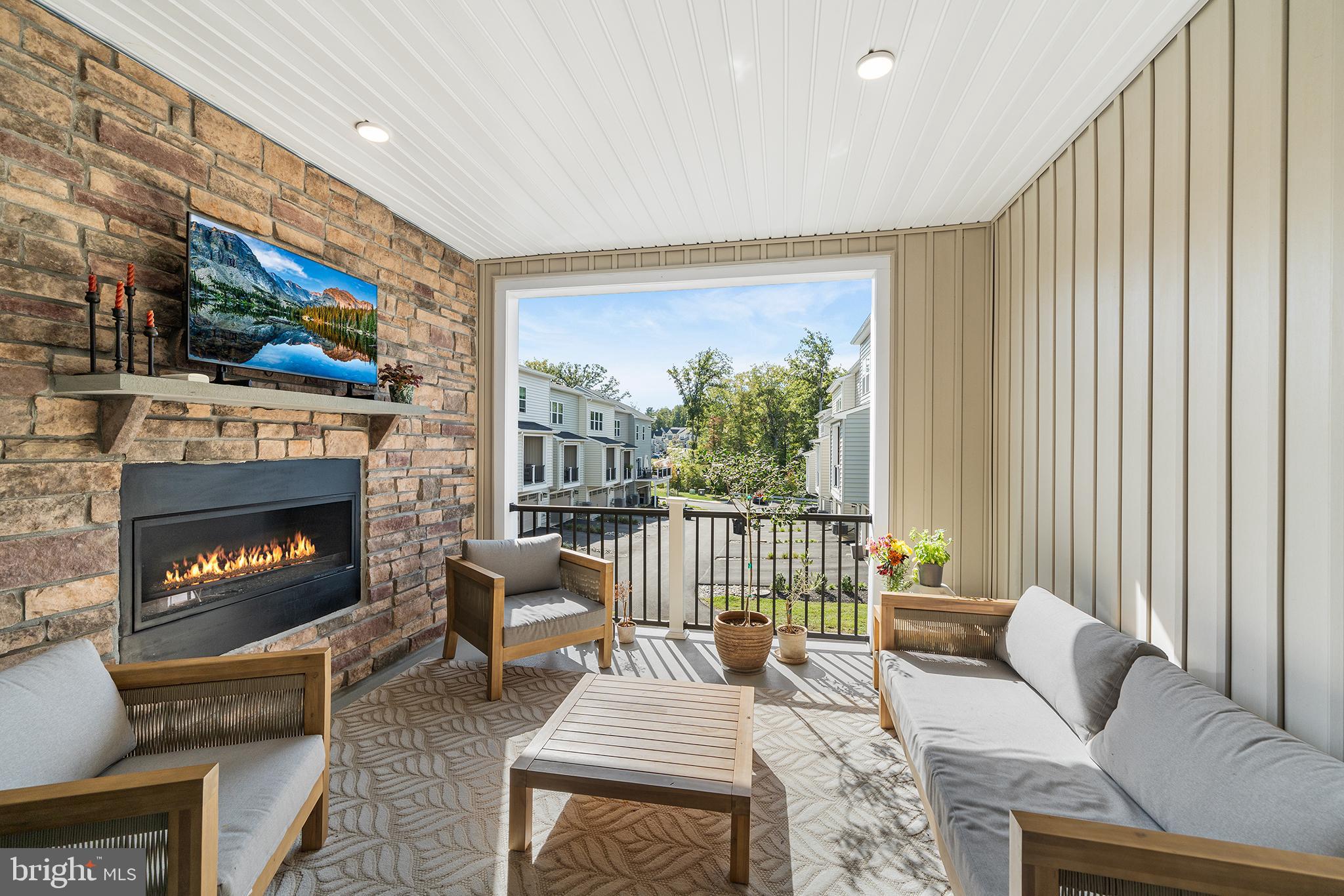 PONDS EDGE - Residential