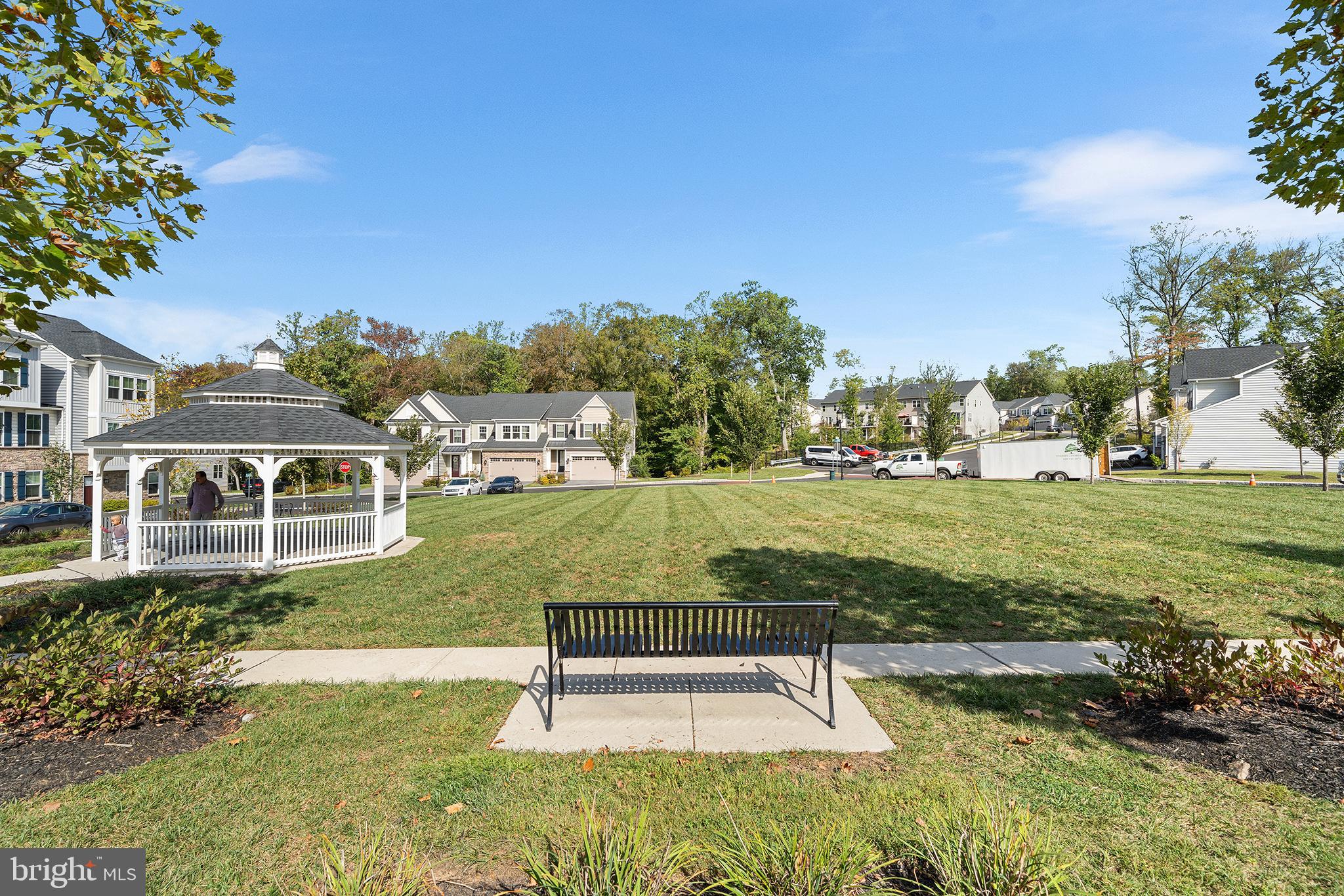 PONDS EDGE - Residential