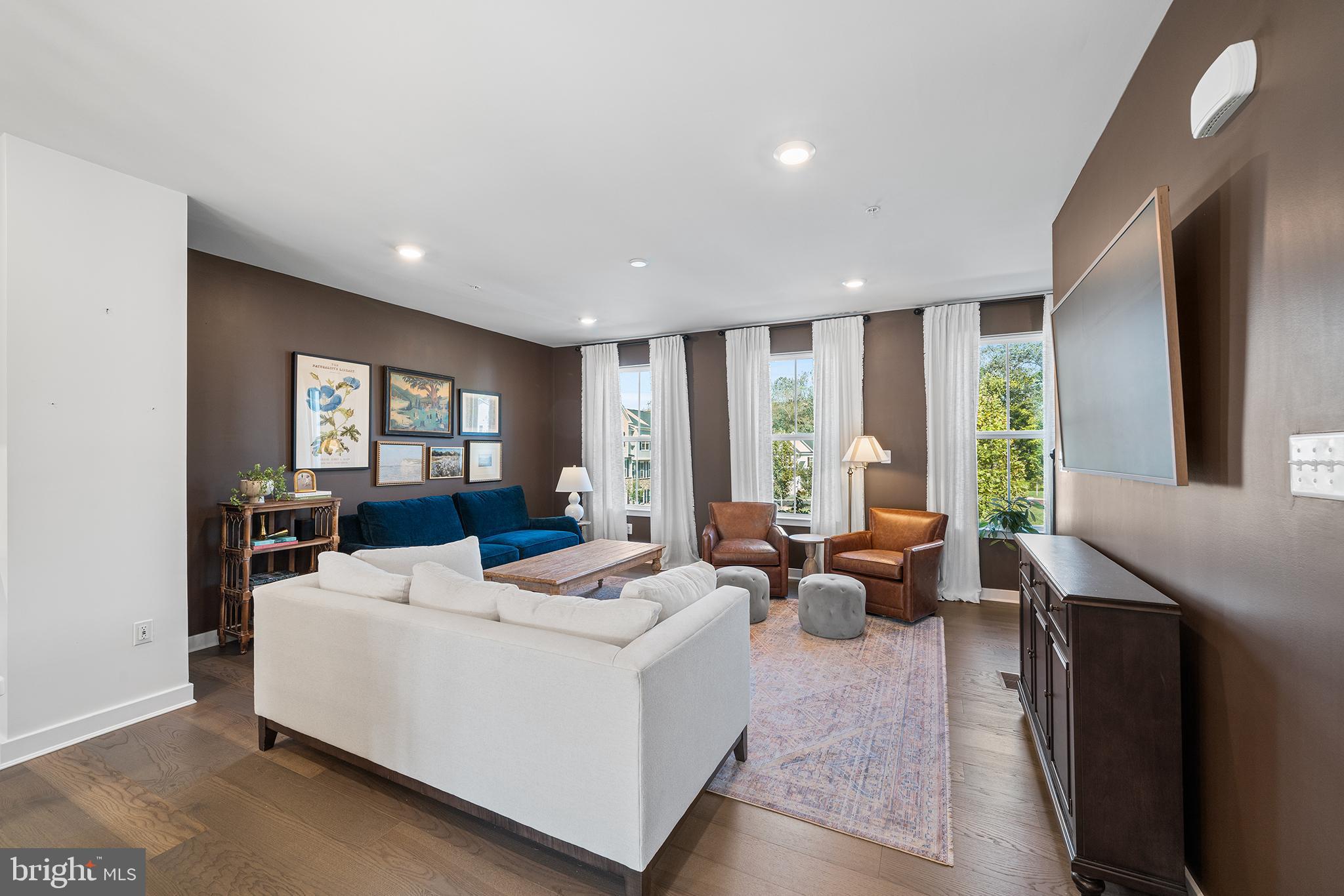 PONDS EDGE - Residential