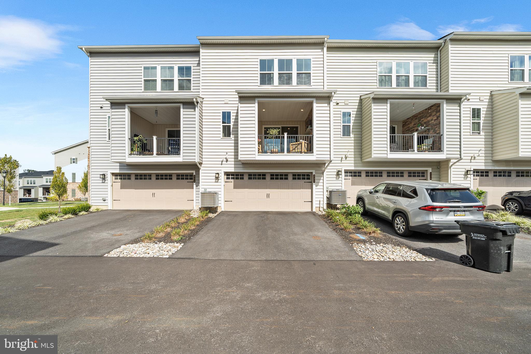 PONDS EDGE - Residential