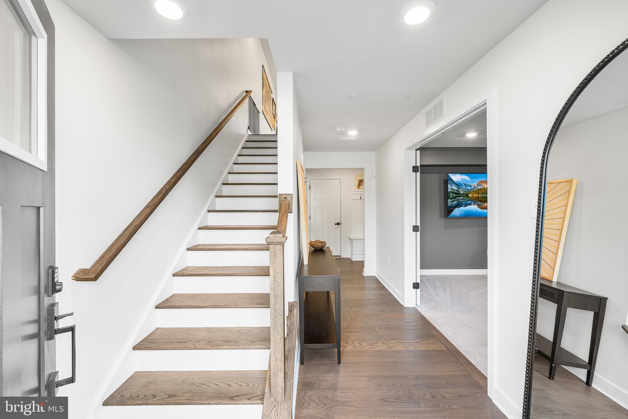 PONDS EDGE - Residential