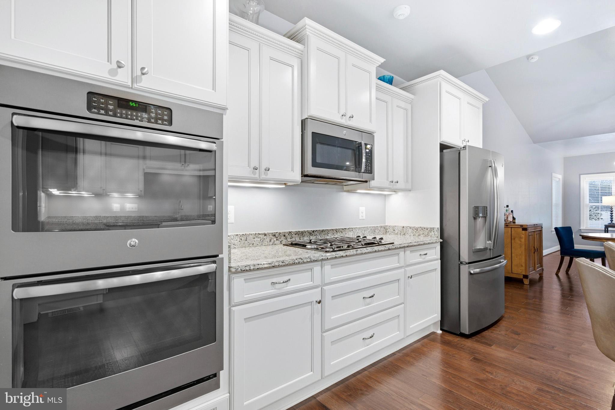 AUTUMN WOODS - Residential