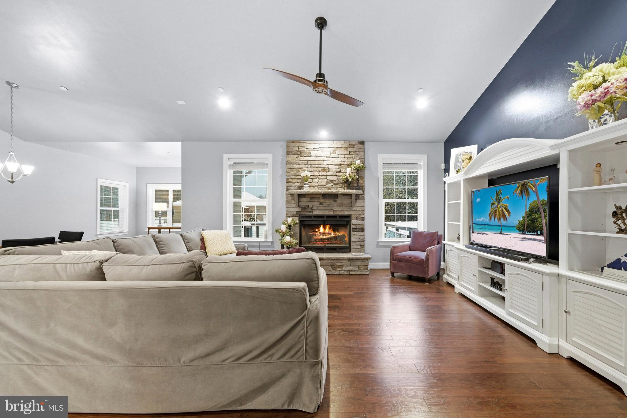 AUTUMN WOODS - Residential