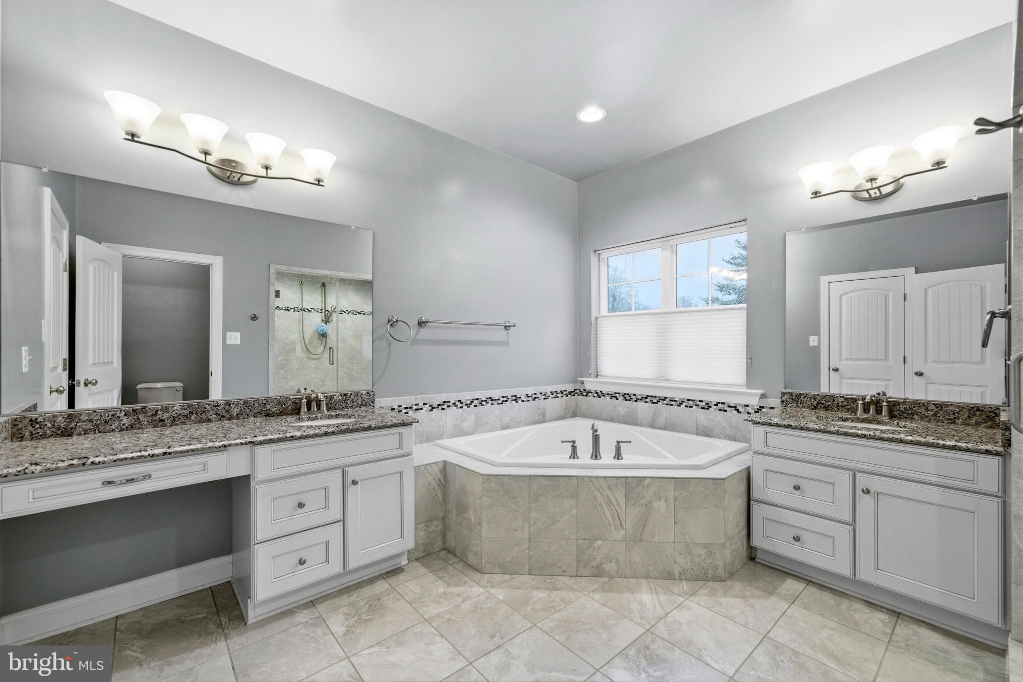 AUTUMN WOODS - Residential