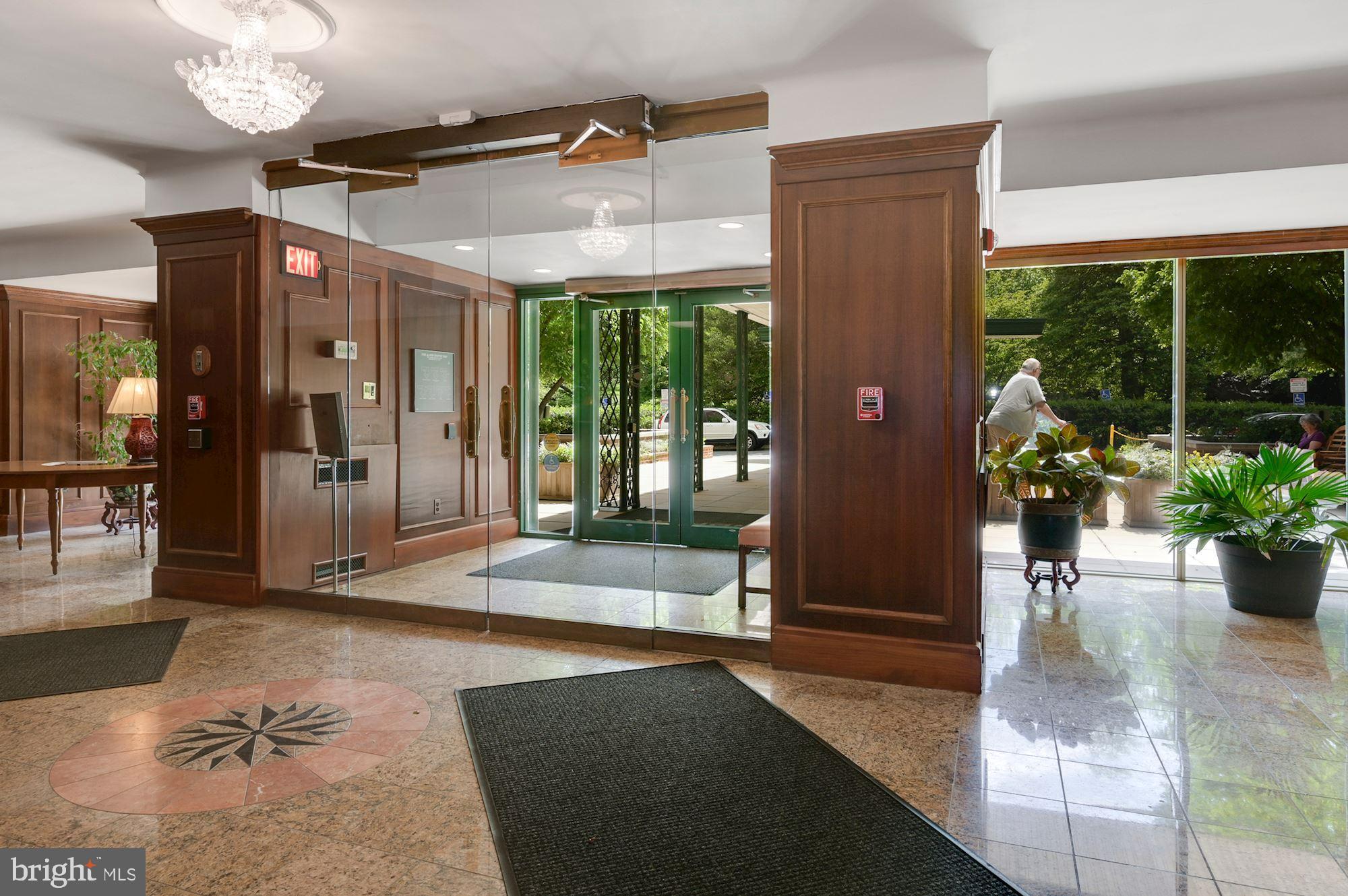 CLEVELAND PARK - Residential Lease