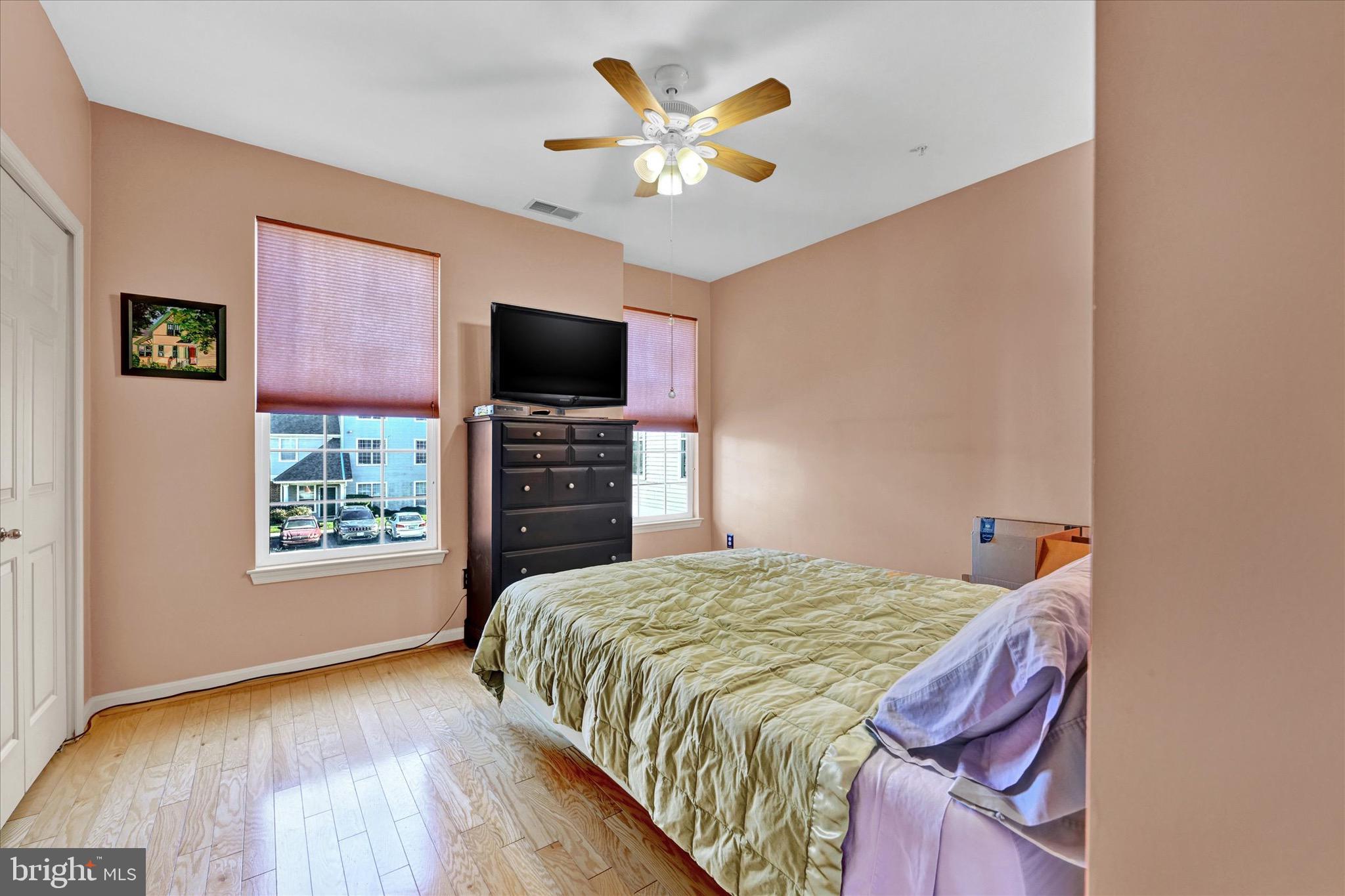 HOLLINGTON - Residential