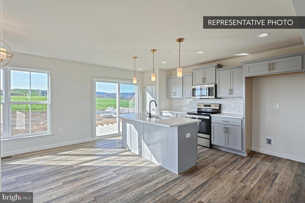 ELIZABETH VILLAGE - Residential