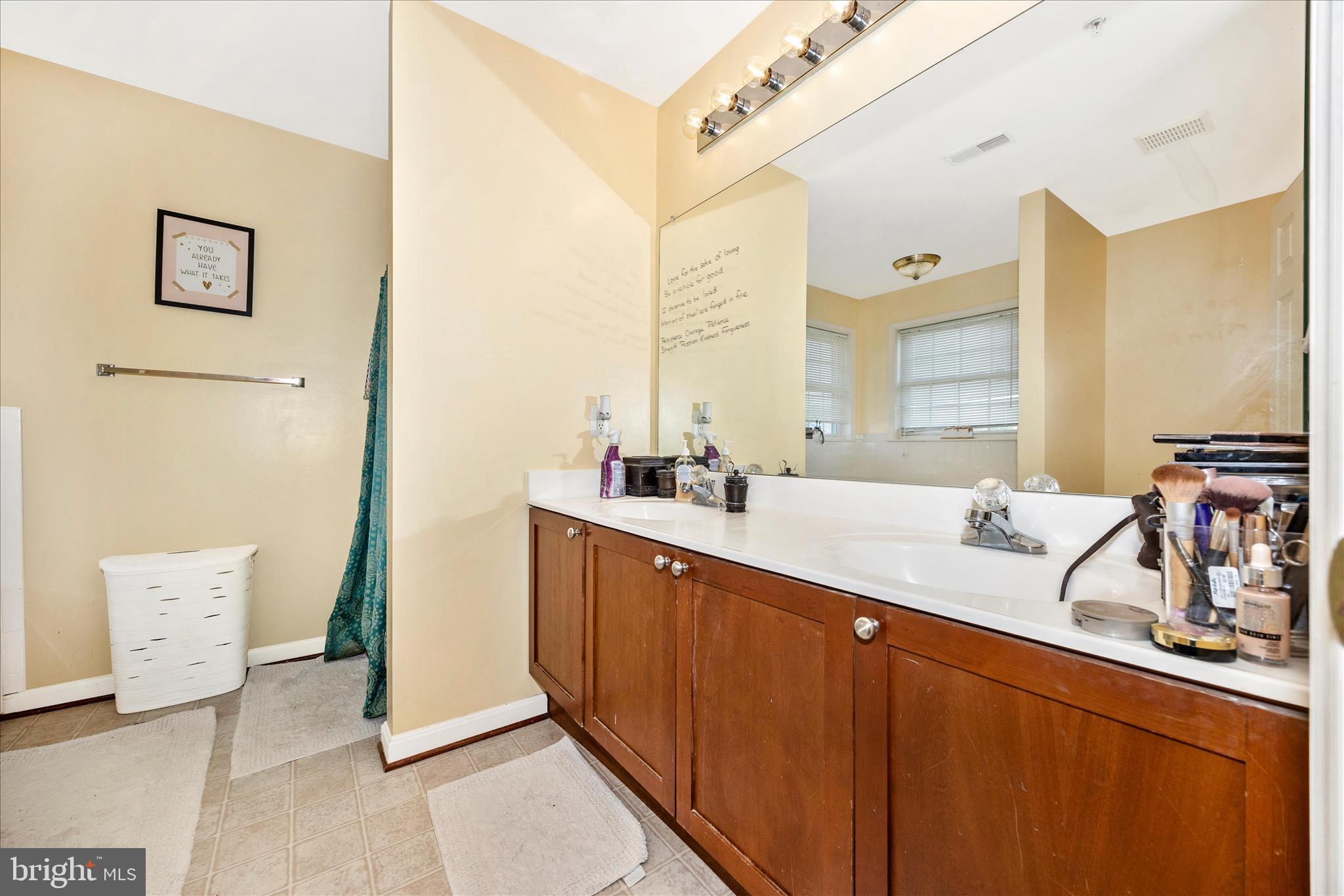 SOUTHGATE - Residential